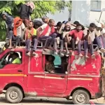 9 సీట్ల వాహనంలో 40 మంది ప్రయాణం.. వైరల్ వీడియోపై నెటిజన్ల ఆశ్చర్యం