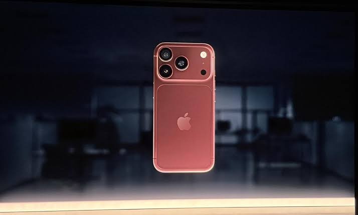 ఆపిల్ నుంచి అదిరిపోయే సర్‌ప్రైజ్.. iPhone 18 Foldతో తొలిసారి ఫోల్డబుల్ ఐఫోన్!