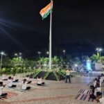 దేశంలో ఎక్కడా లేని సంప్రదాయం.. అర్ధరాత్రే జాతీయ జెండా ఎగురవేసే ఈ గ్రామం గురించి తెలుసా?