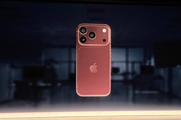 ఆపిల్ నుంచి అదిరిపోయే సర్‌ప్రైజ్.. iPhone 18 Foldతో తొలిసారి ఫోల్డబుల్ ఐఫోన్!